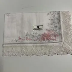 新品　ニナリッチ　ハンカチのサムネイル
