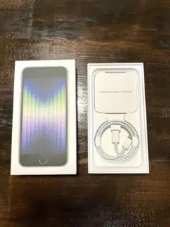 iPhone SE 空箱と付属品Lightningケーブル付き