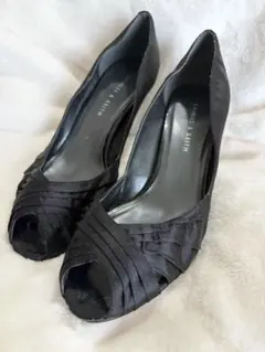 土日限定値下CHARLES & KEITH ブラック オープントゥ パンプス38のサムネイル