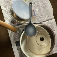 鉄24㎝フライパン　ガラスボウル 無印ゴムベラ　　蓋付きタッパー等