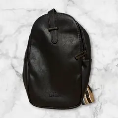 ⑱新品✨ ミニ ショルダーバッグ ブラック レザー調コンパクト ユニセックス