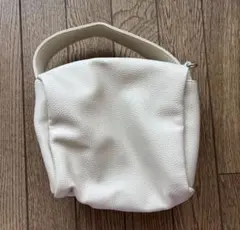 ホワイト　ショルダーバッグ