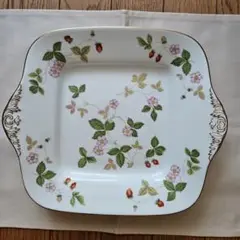 【お値下げ】 ワイルドストロベリー プレート4枚 2025年最新】wedgwood ワイルドストロベリー スクエア プレート