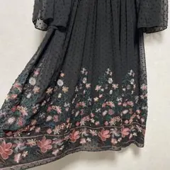 ZARA 刺繍入り黒七分袖ワンピース 透け感あり