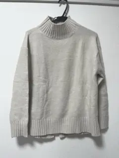 GU タートルネック ニット Sサイズ アイボリー