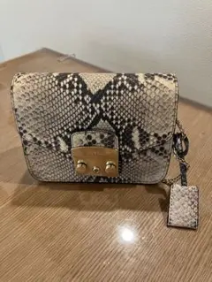 美品　FURLA メトロポリス　パイソン柄　ショルダーバッグ