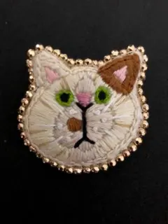 猫　手刺繍ブローチ044