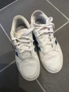 adidasスニーカーサイズ24 uesdのサムネイル