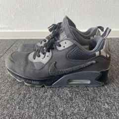ナイキ × UNDEFEATED アンディフィーテッド AIR MAX 90