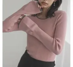 二の腕すっきり]クルーネックフレアスリーブ配色リブニットトップス