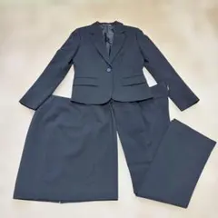 ブラックにグレーストライプ　ジャケット・スカート・パンツスーツ3点セット