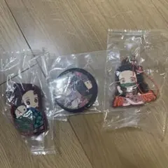 鬼滅の刃　禰豆子・炭治郎 ラバーキーホルダー・缶バッジセット