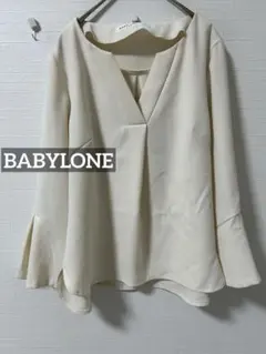k0002 BABYLONE Vネックブラウス　アイボリーのサムネイル