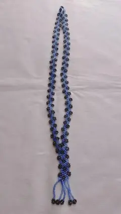 青の花形ビーズネックレス