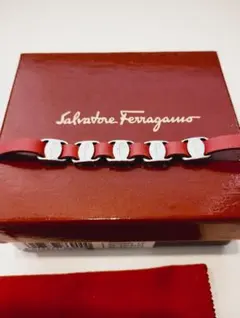 Salvatore Ferragamo ヴァラ ブレスレット レザー レッド