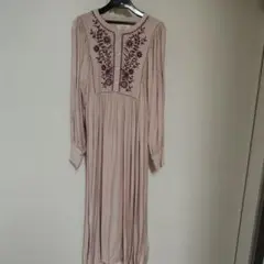 アーバンリサーチ　刺繍入り長袖ワンピース
