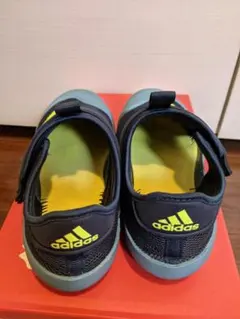 adidas ネイビー/イエロー サンダル21cm