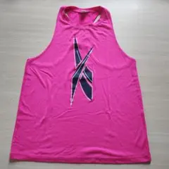 Reebok タンクトップ ピンク