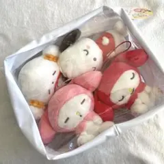 サンリオ　むにゃすやマスコット　4個セット　ぬいぐるみケース付き