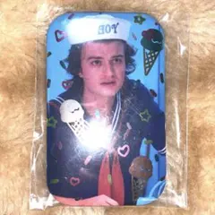 ストレンジャーシングス コミコン 缶バッジ エディ - メルカリ