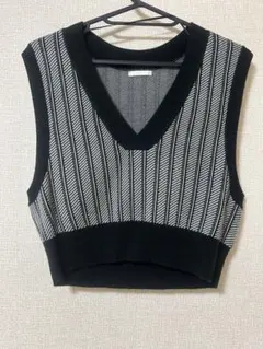 【GU】ストライプ　白黒　ベスト　レディース