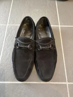 黒 スエード ビット付きローファー