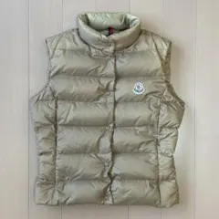 MONCLER ベージュ キルティングダウンベスト - メルカリ