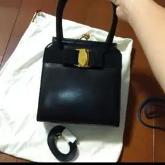 美品　定番　Ferragamo　フェラガモ　ショルダー兼トートバッグ