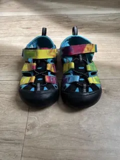 トドラー ニューポート エイチツー サンダル/Rainbow Tie Dye