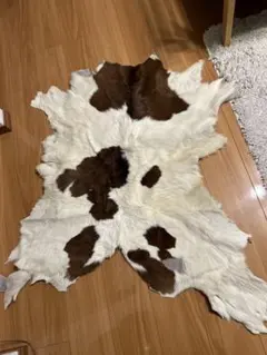 職人技 ハンドメイド 牛革 ラグマット 茶色 黒 白 カーペット ラグ 絨毯 ｜AROGAN プレミアム人工牛革ラグ 4.6 x 5.2フィート