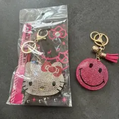 ハローキティ キラキラレザーキーホルダー　赤 2018年 スマイリー2点セット