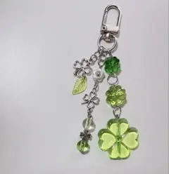 ✮ビーズキーホルダー✮ 緑 クローバー 韓国 コレクトブック y2k
