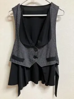 スリーブレス 黒とグレーのベスト