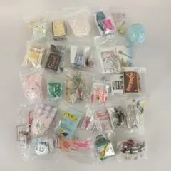 トレーディングフィギュア　ガチャ　キーホルダーなど　30個