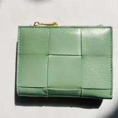ミントグリーン 二つ折り財布 レザー