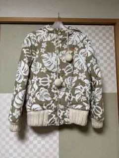 フード付きダウンジャケット