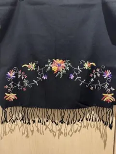 ウール・花柄刺繍 黒 ストール・ショール フリンジ付き