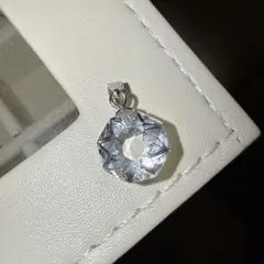 水晶 高品質カット ペンダントトップ