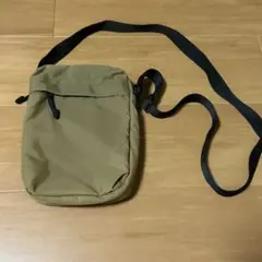 ユニクロ ミニショルダーバッグ オリーブのサムネイル