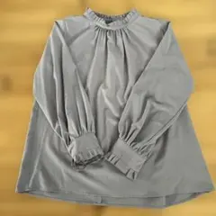 フリルネックが可愛い⭐︎くすみパープルブラウス⭐︎のサムネイル