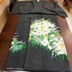 アンティーク着物／黒留袖　正絹　手描き／刺繍　リメイク用(^^)