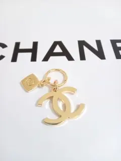 ☆CHANEL シャネル☆ホリデー限定チャーム CCロゴ／ノベルティ ココマーク