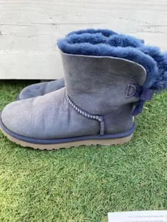 UGG ミニ ベイリー ボ　ムートンブーツ　ネイビー　23cmのサムネイル