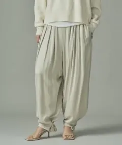 美品 Curensology プレーンツータックパンツ サイズ36 アイボリー