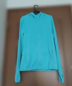 ユニクロ　エアリズムUVカットメッシュパーカー