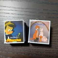 ディズニーピノキオしゃれキャット本型キーチェーンミニチュアフィギュア付2個セット