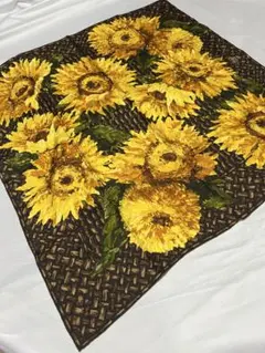 GUCCIグッチ　ストール　134×134 花柄 GUCCIグッチ ストール 134×134 花柄 - メルカリ