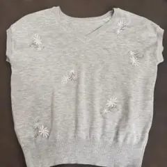 Vis☆花柄刺繍 Vネック ノースリーブ ニットのサムネイル