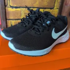 Nike スニーカー ブラック/ホワイト US 6　ランニングシューズ　美品