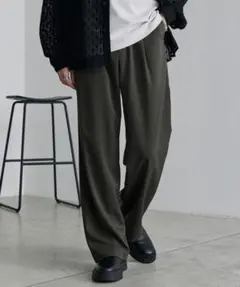 MONO-MART 綾トロミ タックスリムストレートスラックス